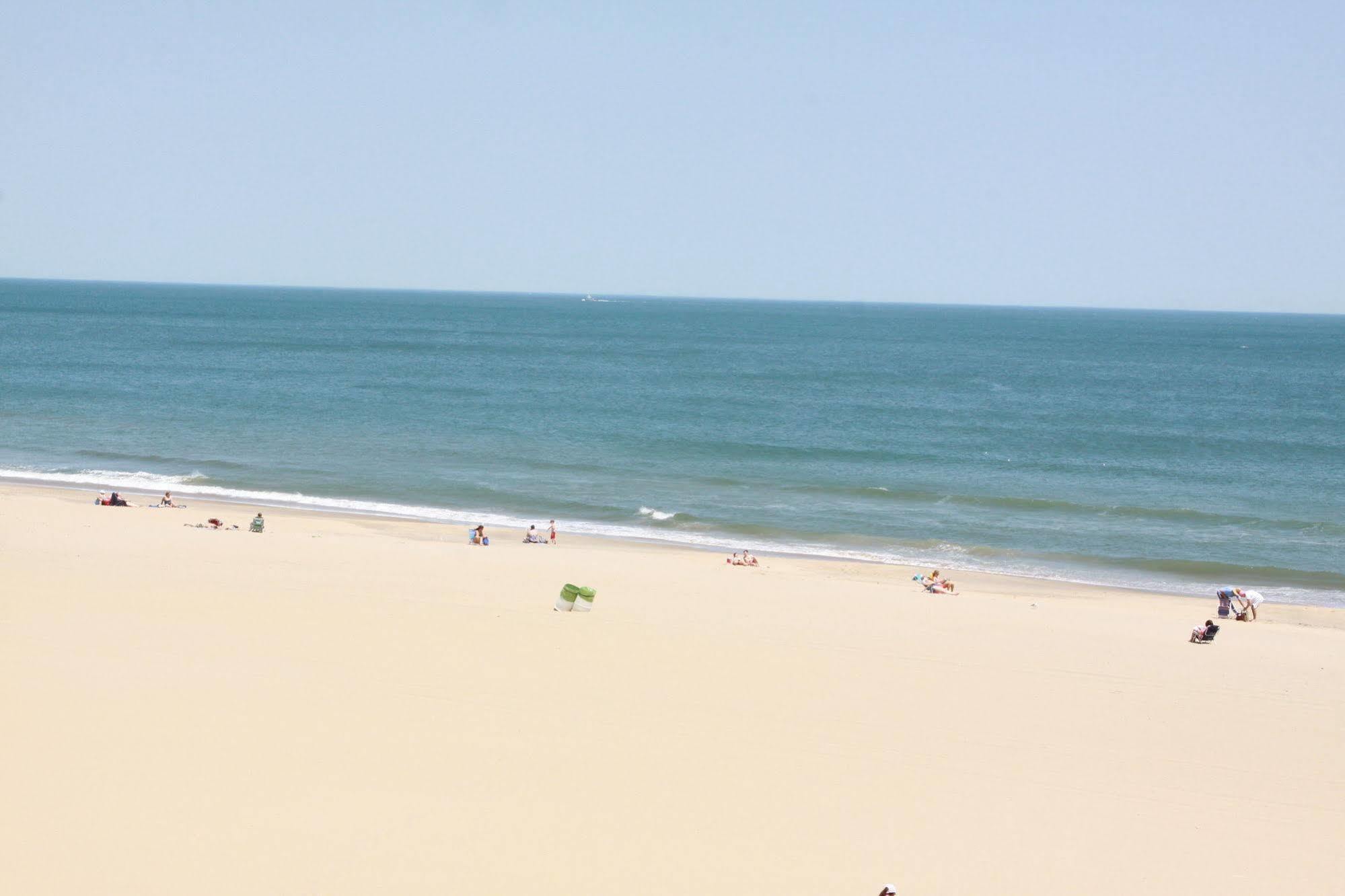 The Barclay Towers Hotel And Resort Virginia Beach Exterior photo
